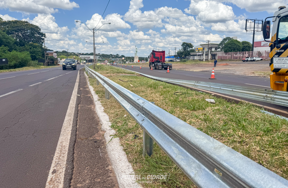 Obra realiza melhorias e instala guard-rail em trecho da PR-323, em ...